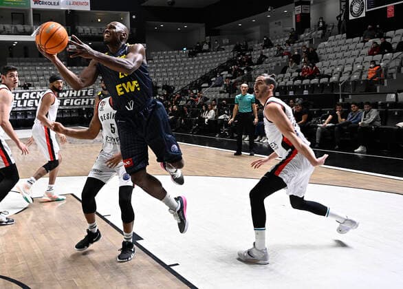 Kenan Sipahi (R) , Trevon Bluiett (L) of Besiktas Icrypex and Rickey Paulding (23) of Ewe Baskets Oldenburg during the FIBA Champions League group H match between Besiktas Icrypex and Ewe Baskets Oldenburg at Besiktas Akatlar Arena in Istanbul , Turkey on December 21 , 2021. ( Photo by Seskimphoto ) 