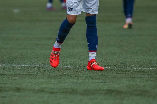 Sutton Coldfield, England, Decem Trina Greaves (8 West Brom) wears rainbow laces in support of WBALGBTQ at the Central Ground in the FA Women s National League Plate match between West Brom and Cheltenham Town. Gareth Evans SPP West Bromwich Albion Women vs Cheltenham Town Women - FA Womens National League Plate - Central Ground 
