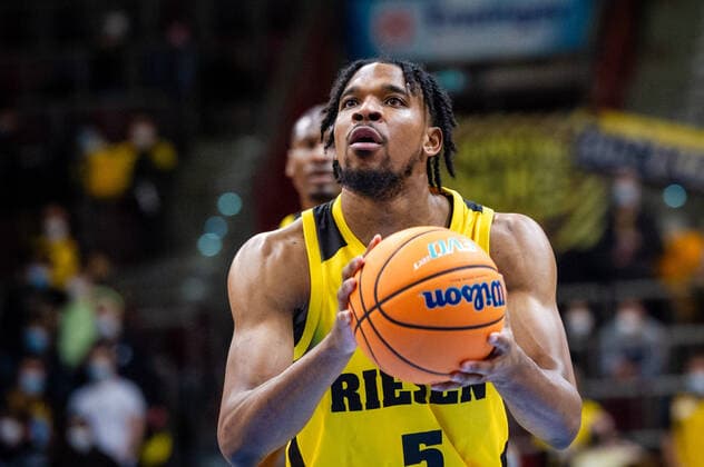 Justin Simon MHP RIESEN Ludwigsburg 5 free throw during the BCL game MHP RIESEN Ludwigsburg vs BC Prometey on 21 12 2021 in Ludwigsburg MHPArena Germany Ludwigsburg 21 12 21 Basketball , 21 12 2021, Ludwigsburg Germany xpxsdx