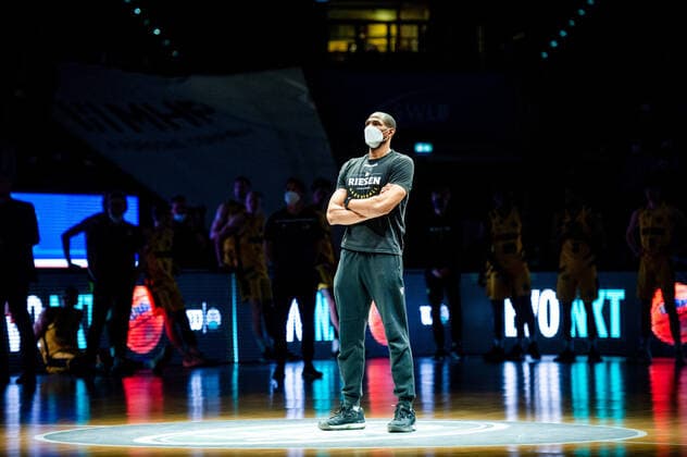 Birthday novations for Tremmell Darden MHP RIESEN Ludwigsburg 21 after the BCL game MHP RIESEN Ludwigsburg vs BC Prometey on 21 12 2021 in Ludwigsburg MHPArena Germany Ludwigsburg 21 12 21 Basketball , 21 12 2021, Ludwigsburg Germany xpxsdx