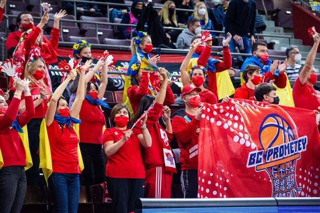 Joy jubilation at the accompanying fans from Ukraine at the BCL game MHP RIESEN Ludwigsburg vs BC Prometey on 21 12 2021 in Ludwigsburg MHPArena Germany Ludwigsburg 21 12 21 Basketball , 21 12 2021, Ludwigsburg Germany xpxsdx