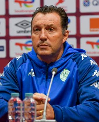 Sport Bilder des Tages (211222) -- DOHA, Dec. 22, 2021 -- Head Coach Marc Robert Wilmots of Raja Casablanca attends a press conference, PK, Pressekonferenz ahead of the Confederation of African Football (CAF) Super Cup 2021 final between Al Alhly of Egypt and Raja Casablanca of Morocco in Doha, capital of Qatar, Dec. 21, 2021. (Photo by Xinhua) (SP)QATAR-DOHA-FOOTBALL-CAF SUPER CUP-TRAINING Nikku 