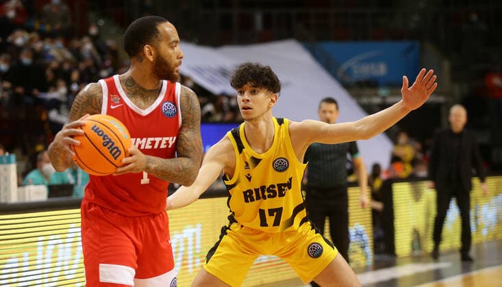 Ludwigsburg , Basketball Champions League MHP Riesen Ludwigsburg vs BC Prometey , from left D Angelo Harrison Prometey Nico Santana Mojica Riesen