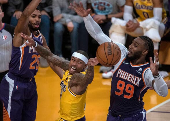 December 21, 2021, Los Angeles, California, USA: Isaiah Thomas 31 of the Los Angeles Lakers passes the ball past Jae Crowder 99 of the Phoenix Suns during their NBA, Basketball Herren, USA game on Tuesday December 21, 2021 at the Staples Center in Los Angeles, California. Lakers lose to Suns, 90-108. PI Los Angeles USA - ZUMAp124 20211221_zaa_p124_026 Copyright: xJAVIERxROJASx