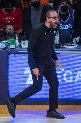 December 21, 2021, Los Angeles, California, USA: Los Angeles Lakers assistant coach David Fizdale during their NBA, Basketball Herren, USA game with the Phoenix Suns on Tuesday December 21, 2021 at the Staples Center in Los Angeles, California. Lakers lose to Suns, 90-108. PI Los Angeles USA - ZUMAp124 20211221_zaa_p124_032 Copyright: xJAVIERxROJASx
