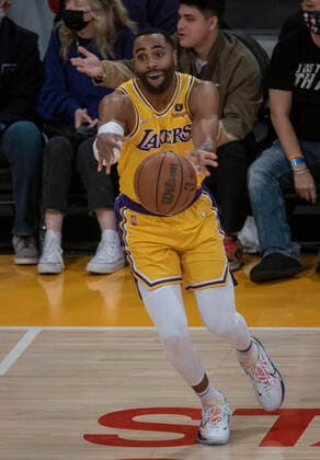 December 21, 2021, Los Angeles, California, USA: Malik Monk 11 of the Los Angeles Lakers passes the ball during their NBA, Basketball Herren, USA game with the Phoenix Suns on Tuesday December 21, 2021 at the Staples Center in Los Angeles, California. Lakers lose to Suns, 90-108. PI Los Angeles USA - ZUMAp124 20211221_zaa_p124_039 Copyright: xJAVIERxROJASx
