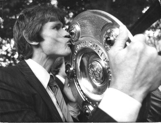 Football Bundesliga Season 1978 79 German Football Champion 1979 Hamburger SV Peter Nogly kisses the championship trophy Only for journalistic use Only for editorial use HM