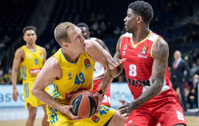 Basketball EuroLeague, ALBA Berlin AS Monaco, Matchday 17, Mercedes Benz Arena ALBAs Luke Sikma l fights for the ball against Dwayne Bacon of AS Monaco ALBA Berlin AS Monaco
