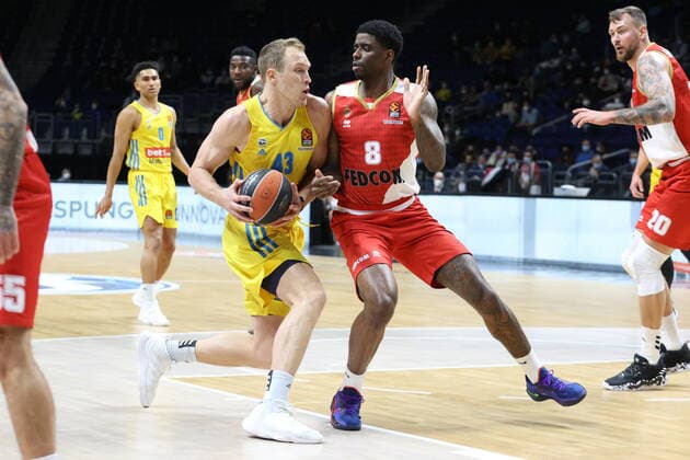 DEU, Euroleague, ALBA vs AS Monaco, 22 12 2021, Mercedes Benz Arena, Berlin, DEU, Euroleague, ALBA vs AS Monaco, in picture Luke Sikma ALBA Berlin 43 , Dwayne Bacon AS Monaco 8 nordphotoxGmbHx xEngler nph00076