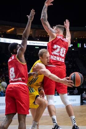 Basketball Berlin 22 12 2021 Season 2021 2022 Euroleague Regular Season Alba Berlin AS Monaco Luke Sikma Alba Berlin, No 43 Donatas Motiejunas Monaco, No 02 Dwayne Bacon Monaco, No 08