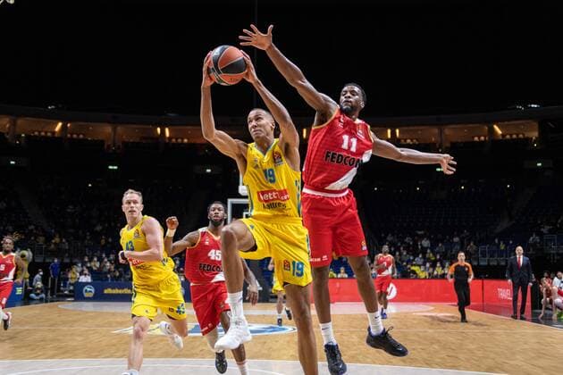 Basketball Berlin 22 12 2021 Season 2021 2022 Euroleague Regular Season Alba Berlin AS Monaco Louis Olinde Alba Berlin, No 19 Alpha Diallo Monaco, No 11