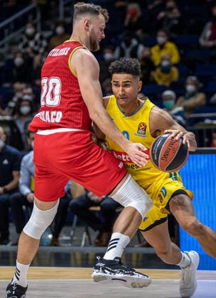 Basketball EuroLeague, ALBA Berlin AS Monaco, Matchday 17, Mercedes Benz Arena Donatas Motiejunas of AS Monaco fights ALBAs Maodo Lo r for the ball ALBA Berlin AS Monaco