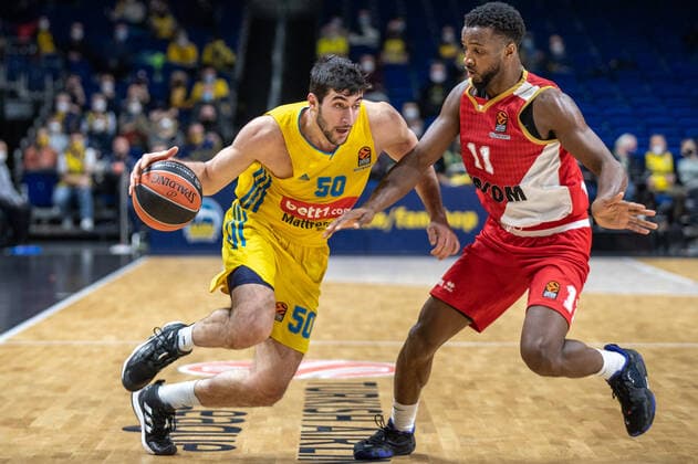 Basketball EuroLeague, ALBA Berlin AS Monaco, Matchday 17, Mercedes Benz Arena ALBAs Yovel Zoosman l fights for the ball against Alpha Diallo of AS Monaco ALBA Berlin AS Monaco