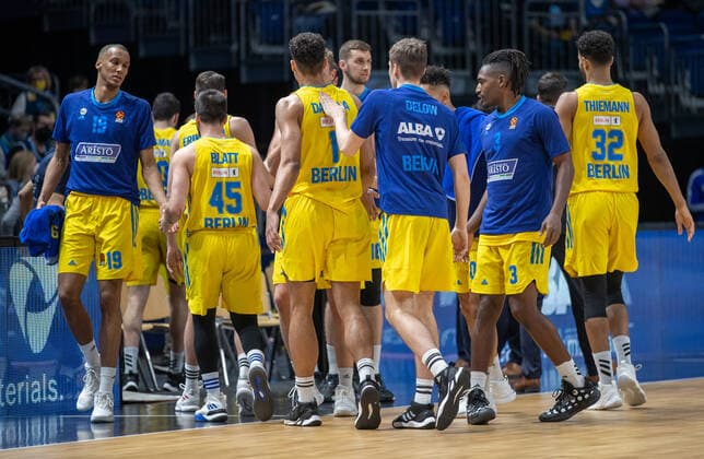 Basketball EuroLeague, ALBA Berlin AS Monaco, Matchday 17, Mercedes Benz Arena Alba Berlin players high-five each other ALBA Berlin AS Monaco