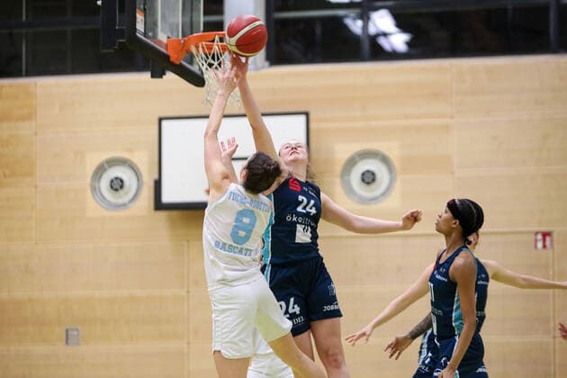 1 Basketball Bundesliga Women Capitol Bascats Duesseldorf vs. Eisvoegel USC Freiburg, 22 12 2021 Lina Sunday Shiori Yasuma 24 Eisvoegel USC Freiburg 1 Basketball Bundesliga Women Capitol Bascats Duesseldorf vs. Eisvoegel USC Freiburg on 22 12 2021, Duesseldorf Copyright: xBEAUTIFULxSPORTS KennyxBeelex