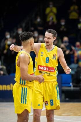 Basketball Berlin 22 12 2021 Season 2021 2022 Euroleague Regular Season Alba Berlin AS Monaco Marcus Eriksson Alba Berlin, No 08 Maodo Lo Alba Berlin, No 00 Cheers