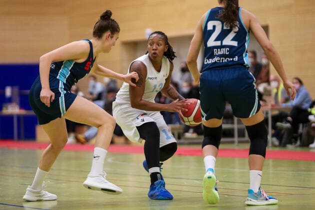 1 Basketball Bundesliga Women Capitol Bascats Duesseldorf vs. Eisvögel USC Freiburg, 22 12 2021 Marquita Lashae Waller 13 Capitol Bascats Duesseldorf 1 Basketball Bundesliga Women Capitol Bascats Duesseldorf vs. Eisvögel USC Freiburg on 22 12 2021, Duesseldorf Copyright: xBEAUTIFULxSPORTS KennyxBeelex