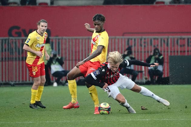 Kasper Dolberg (OGC Nice) - Christopher Wooh (RC Lens) FOOTBALL : OGC Nice vs RC lens - Ligue 1 Uber Eats - Nice -22 12 2021 NorbertScanella Panoramic 