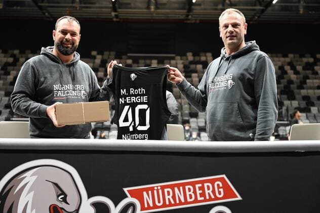23 12 2021 Basketball Season 2021 2022 2 Bundesliga Pro A 15 Spieltag Nürnberg Falcons Basketball Club NBC Kirchheim Knights Honoring Martin Roth by Ralph Junge Managing Director Nürnberg Falcons BC NBC