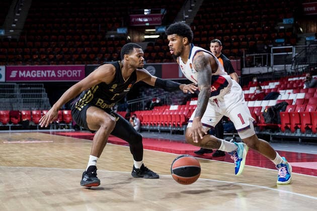 Turkish Airlines EuroLeague FC Bayern Muenchen Basketball Bitci Baskonia Vitoria Gasteiz 23 12 2021 Wade Baldwin FC Bayern, 2 , Lamar Peters BITCI Baskonia Vitoria Gasteiz, 1 Turkish Airlines EuroLeague FC Bayern Muenchen Basketball Bitci Baskonia Vitoria Gasteiz 23 12 2021 Audi Dome, Munich Bayern Copyright: xBEAUTIFULxSPORTS Wunderlx