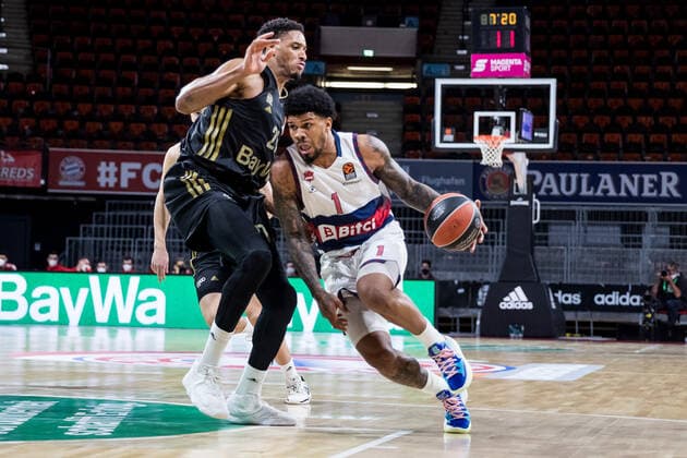 Turkish Airlines EuroLeague FC Bayern Muenchen Basketball Bitci Baskonia Vitoria Gasteiz 23 12 2021 Augustne Rubit FC Bayern, 21 , Lamar Peters BITCI Baskonia Vitoria Gasteiz, 1 Turkish Airlines EuroLeague FC Bayern Muenchen Basketball Bitci Baskonia Vitoria Gasteiz 23 12 2021 Audi Dome, Munich Bayern Copyright: xBEAUTIFULxSPORTS Wunderlx