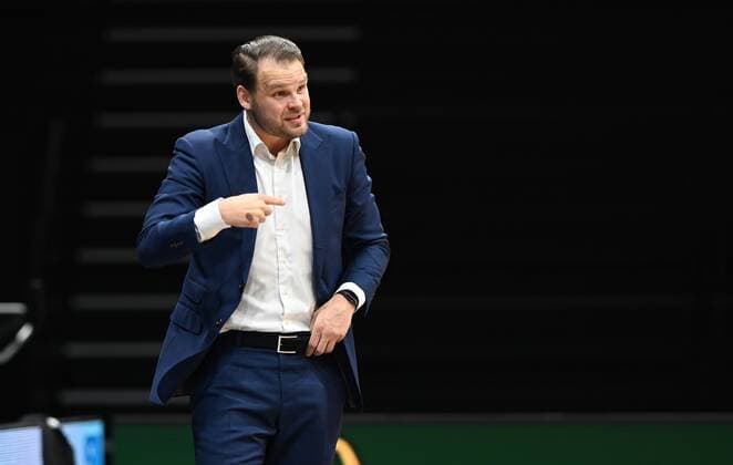 23 12 2021 Basketball Season 2021 2022 2 Bundesliga Pro A 15 Spieltag Nürnberg Falcons Basketball Club NBC Kirchheim Knights Vytautas Buzas Trainer Headcoach Nürnberg Falcons BC NBC