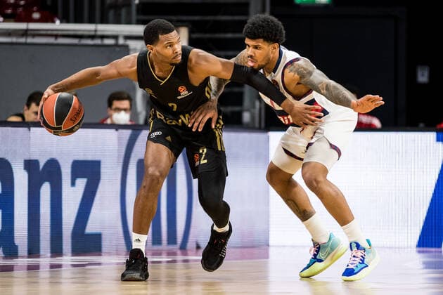 Turkish Airlines EuroLeague FC Bayern Muenchen Basketball Bitci Baskonia Vitoria Gasteiz 23 12 2021 Corey Walden FC Bayern, 1 , Steven Enoch BITCI Baskonia Vitoria Gasteiz, 23 Turkish Airlines EuroLeague FC Bayern Muenchen Basketball Bitci Baskonia Vitoria Gasteiz 23 12 2021 Audi Dome, Muenchen Bayern Copyright: xBEAUTIFULxSPORTS Wunderlx