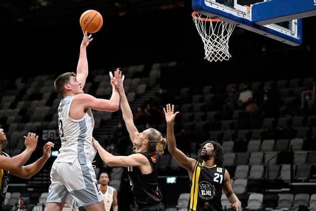 23 12 2021 Basketball Season 2021 2022 2 Bundesliga Pro A 15 Game Nuremberg Falcons Basketball Club NBC Kirchheim Knights Jonathan Maier 13, Nuremberg Falcons BC NBC Tim Koch 11, Kirchheim Knights