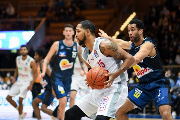 Trevis Simpson Brose Bamberg on the ball, GER, HAKRO Merlins Crailsheim vs Brose Bamberg, 23 12 2021, 19 matchday easycredit Basketball Bundesliga, season 2021 2022 GER, HAKRO Merlins Crailsheim vs Brose Bamberg, 23 12 2021, 19 matchday easycredit Basketball Bundesliga, season 2021 2022 Crailsheim Copyright: xEibner MichaelxMemmlerx EP_MMR