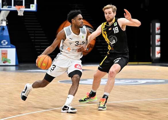 23 12 2021 Basketball Season 2021 2022 2 Bundesliga Pro A 15 Game Nuremberg Falcons Basketball Club NBC Kirchheim Knights Antonio Lee AJ Davis Jr 3, Nuremberg Falcons BC NBC Till Pape 19, Kirchheim Knights