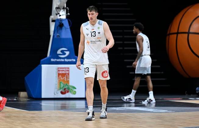 23 12 2021 Basketball Season 2021 2022 2 Bundesliga Pro A 15 Matchday Nuremberg Falcons Basketball Club NBC Kirchheim Knights Jonathan Maier 13, Nuremberg Falcons BC NBC disappointed Disappointment