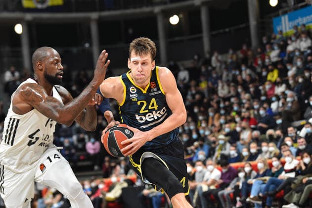 James Gist (asvel) vs Jan Vesely (fenerbahce) BASKETBALL : LDLC ASVEL vs Fenerbahce Istanbul- Euroligue - 15 12 2021 FredericChambert Panoramic 