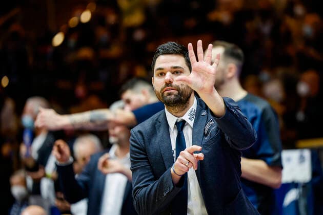 Headcoach Sebastian Gleim HAKRO Merlins Crailsheim HAKRO Merlins Crailsheim Brose Bamberg, easyCredit Basketball Bundesliga, Saison 2021 2022, 19 Spieltag, Crailsheim, Germany, 12 11 2021, Arena Hohenlohe Copyright: DanielxLöb