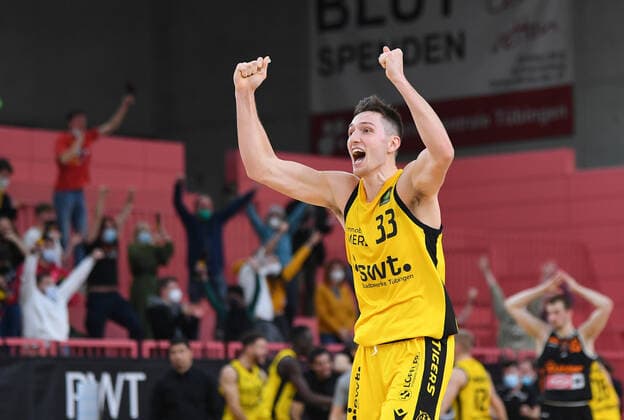 Basketball 2 Bundesliga 2020 2021 15 game day at Paul Horn Arena 23 12 2021 Tigers Tuebingen wiha Panthers Schwenningen JUBEL Tigers Ryan Richard Mikesell.