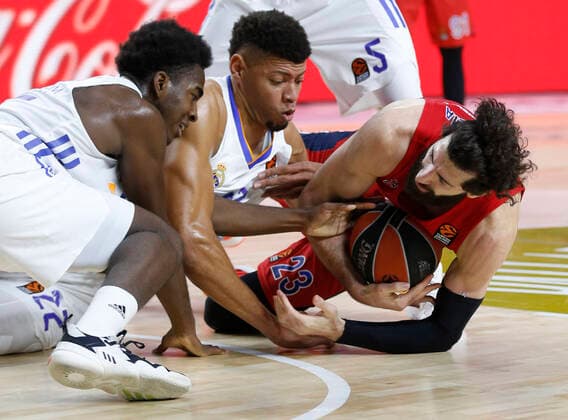 Spain Basketball Euroleague Real - CSKA 6729403 23.12.2021 CSKA?s Tornike Shengelia falls while holding the ball during the Euroleague basketball match between Real Madrid and CSKA Moscow, in Madrid, Spain. Mikhail Serbin Sputnik Madrid Spain  Copyright: xMikhailxSerbinx