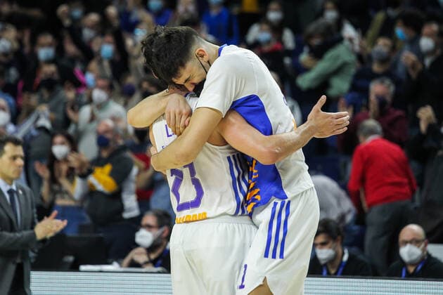 December 23, 2021, MADRID, MADRID, SPAIN: Sergio Llull Melia and Tristan Vukcevic of Real Madrid celebrate after Turkish Airlines Euroleague basketball match between Real Madrid and CSKA Moscow at Wizink Center on December 23th, 2021 in Madrid, Spain. MADRID SPAIN - ZUMAa181 20211223_zaa_a181_057 Copyright: xIrinaxR.xHipolitox