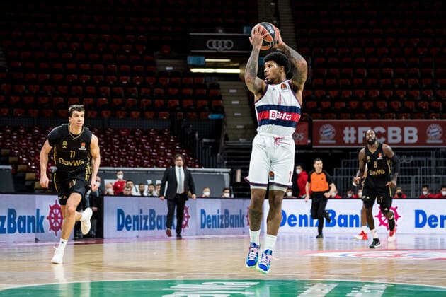 Turkish Airlines EuroLeague FC Bayern Muenchen Basketball Bitci Baskonia Vitoria Gasteiz 23 12 2021 Vladimir Lucic FC Bayern, 11 , Lamar Peters BITCI Baskonia Vitoria Gasteiz, 1 Turkish Airlines EuroLeague FC Bayern Muenchen Basketball Bitci Baskonia Vitoria Gasteiz 23 12 2021 Audi Dome, Muenchen Bayern Copyright: xBEAUTIFULxSPORTS Wunderlx