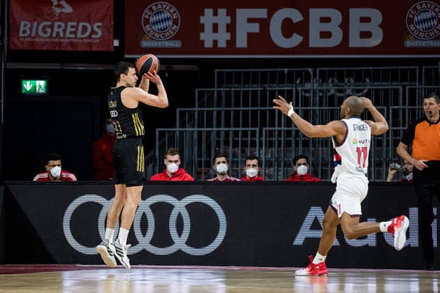 Turkish Airlines EuroLeague FC Bayern Muenchen Basketball Bitci Baskonia Vitoria Gasteiz 23 12 2021 Zan Mark Sisko FC Bayern, 31 , Jayson Granger BITCI Baskonia Vitoria Gasteiz, 11 Turkish Airlines EuroLeague FC Bayern Muenchen Basketball Bitci Baskonia Vitoria Gasteiz 23 12 2021 Audi Dome, Muenchen Bayern Copyright: xBEAUTIFULxSPORTS Wunderlx