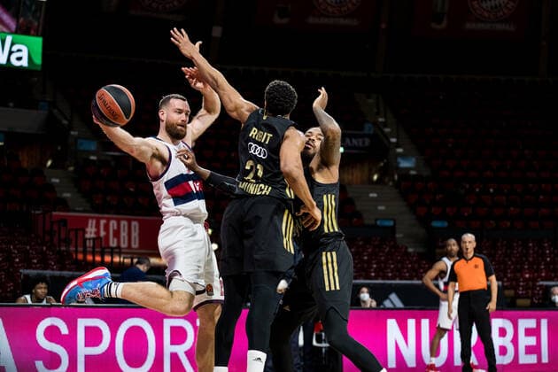 Turkish Airlines EuroLeague FC Bayern Muenchen Basketball Bitci Baskonia Vitoria Gasteiz 23 12 2021 Matthew Costello BITCI Baskonia Vitoria Gasteiz, 24 , Augustne Rubit FC Bayern, 21 Turkish Airlines EuroLeague FC Bayern Muenchen Basketball Bitci Baskonia Vitoria Gasteiz 23 12 2021 Audi Dome, Muenchen Bayern Copyright: xBEAUTIFULxSPORTS Wunderlx