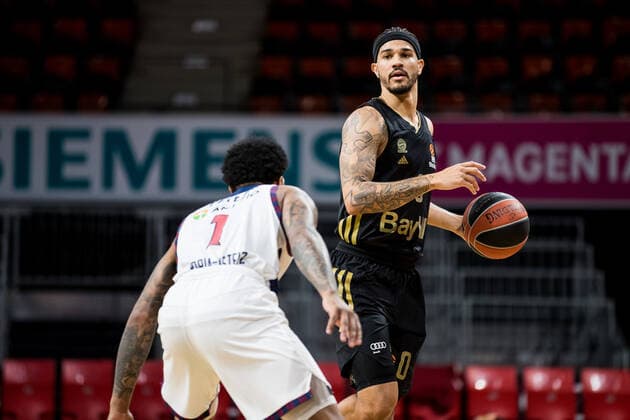 Turkish Airlines EuroLeague FC Bayern Muenchen Basketball Bitci Baskonia Vitoria Gasteiz 23 12 2021 Lamar Peters BITCI Baskonia Vitoria Gasteiz, 1 , Nick Weiler Babb FC Bayern, 0 Turkish Airlines EuroLeague FC Bayern Muenchen Basketball Bitci Baskonia Vitoria Gasteiz 23 12 2021 Audi Dome, Muenchen Bayern Copyright: xBEAUTIFULxSPORTS Wunderlx