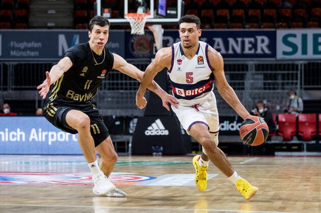 Turkish Airlines EuroLeague FC Bayern Muenchen Basketball Bitci Baskonia Vitoria Gasteiz 23 12 2021 Vladimir Lucic FC Bayern, 11 , Wade Baldwin IV BITCI Baskonia Vitoria Gasteiz, 5 Turkish Airlines EuroLeague FC Bayern Muenchen Basketball Bitci Baskonia Vitoria Gasteiz 23 12 2021 Audi Dome, Muenchen Bayern Copyright: xBEAUTIFULxSPORTS Wunderlx