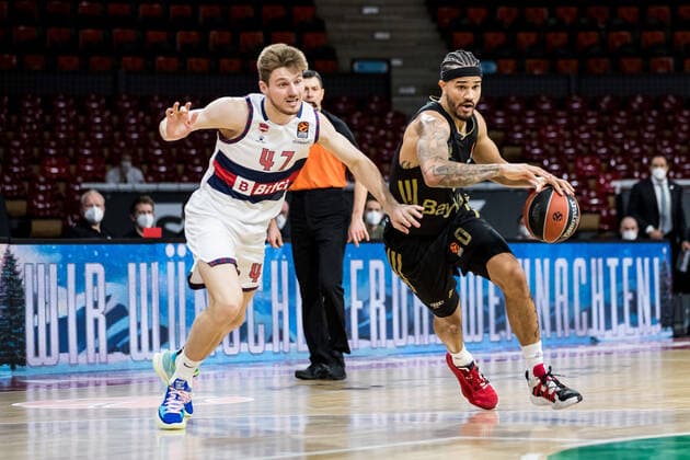 Turkish Airlines EuroLeague FC Bayern Muenchen Basketball Bitci Baskonia Vitoria Gasteiz 23 12 2021 Arturs Kurucs BITCI Baskonia Vitoria Gasteiz, 47 , Nick Weiler Babb FC Bayern, 0 Turkish Airlines EuroLeague FC Bayern Muenchen Basketball Bitci Baskonia Vitoria Gasteiz 23 12 2021 Audi Dome, Muenchen Bayern Copyright: xBEAUTIFULxSPORTS Wunderlx