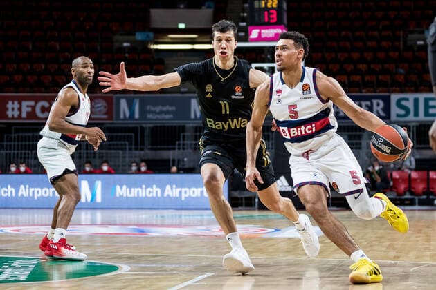 Turkish Airlines EuroLeague FC Bayern Muenchen Basketball Bitci Baskonia Vitoria Gasteiz 23 12 2021 Vladimir Lucic FC Bayern, 11 , Wade Baldwin IV BITCI Baskonia Vitoria Gasteiz, 5 Turkish Airlines EuroLeague FC Bayern Muenchen Basketball Bitci Baskonia Vitoria Gasteiz 23 12 2021 Audi Dome, Muenchen Bayern Copyright: xBEAUTIFULxSPORTS Wunderlx
