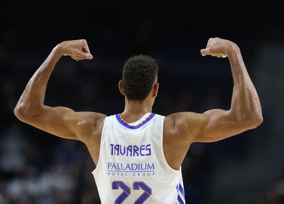 Sport Bilder des Tages Spain Basketball Euroleague Real - CSKA 6729419 23.12.2021 Real?s Walter Tavares poses during the Euroleague basketball match between Real Madrid and CSKA Moscow, in Madrid, Spain. Mikhail Serbin Sputnik Madrid Spain  Copyright: xMikhailxSerbinx