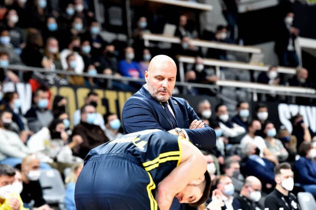 Soso Obradovic et Nando De Colo (fenerbahce) BASKETBALL : LDLC ASVEL vs Fenerbahce Istanbul- Euroligue - 15 12 2021 FredericChambert Panoramic 