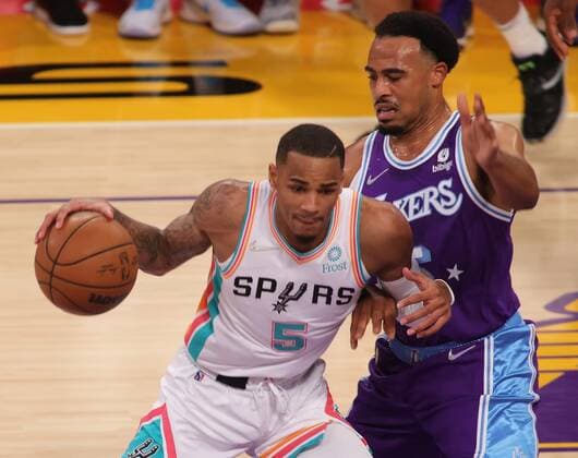 Los Angeles Lakers vs San Antonio Spurs at Staples Center in Los Angeles, CA on Thursday, December 23, 2021. Dejounte Murray 5 of the San Antonio Spurs is guarded by Talen Horton-Tucker 5 of the LA Lakers during the 1st quarter. PHILLIP KIM 2021-2022 NBA, Basketball Herren, USA Los Angeles Lakers vs San Antonio Spurs !ACHTUNG: NUR REDAKTIONELLE NUTZUNG!  Copyright: xPHILLIPxKIMx AME6049 20211224-2e8affa7113bd6ece1f4487c931a61117de06cdf