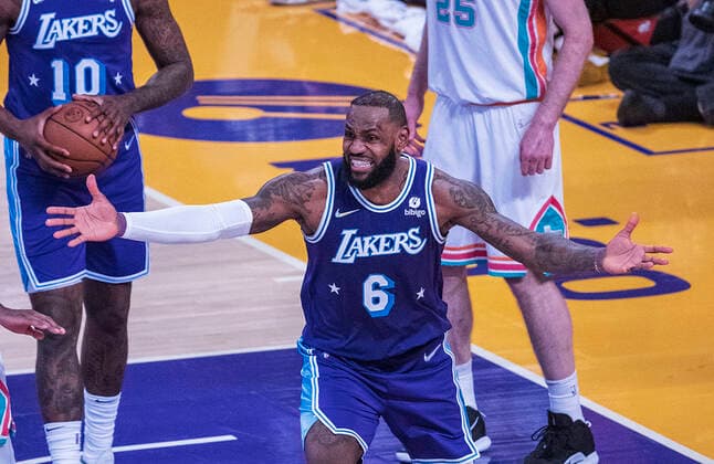 Sport Bilder des Tages December 23, 2021, Los Angeles, California, USA: LeBron James 6 of the Los Angeles Lakers reacts to a no call during their last NBA, Basketball Herren, USA home game at Staples Center against the San Antonio Spurs on Thursday December 23, 2021 in Los Angeles, California. Lakers lose to Spurs, 110-138. PI Los Angeles USA - ZUMAp124 20211223_zaa_p124_026 Copyright: xJAVIERxROJASx