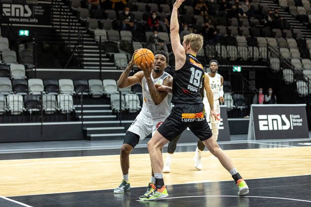 Josh Price Nuernberg Falcons BC, 09 , Till Pape VfL Kirchheim Knights, 19 , Nuernberg Falcons BC vs VfL Kirchheim Knights, Basketball, 2 Bundesliga Pro A, 15 Spieltag, 23 12 2021 Nuernberg Falcons BC vs VfL Kirchheim Knights, Basketball, 2 Bundesliga Pro A, 15 Spieltag, 23 12 2021 Nuernberg Copyright: xEIBNER GuenerxSantemizx EP_GSZ