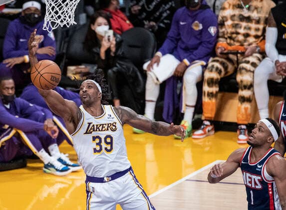 December 25, 2021, Los Angeles, California, USA: Dwight Howard 39 of the Los Angeles Lakers during goes for a rebound during their NBA, Basketball Herren, USA home game against the Brooklyn Nets on Saturday December 25, 2021 at Crypto.com Arena in Los Angeles, California. Lakers lose to Nets, 115-122. PI Los Angeles USA - ZUMAp124 20211225_zaa_p124_001 Copyright: xJAVIERxROJASx