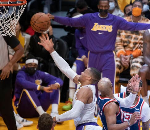 December 25, 2021, Los Angeles, California, USA: Russell Westbrook 0 of the Los Angeles Lakers goes for a layup during their NBA, Basketball Herren, USA home game against the Brooklyn Nets on Saturday December 25, 2021 at Crypto.com Arena in Los Angeles, California. Lakers lose to Nets, 115-122. PI Los Angeles USA - ZUMAp124 20211225_zaa_p124_006 Copyright: xJAVIERxROJASx